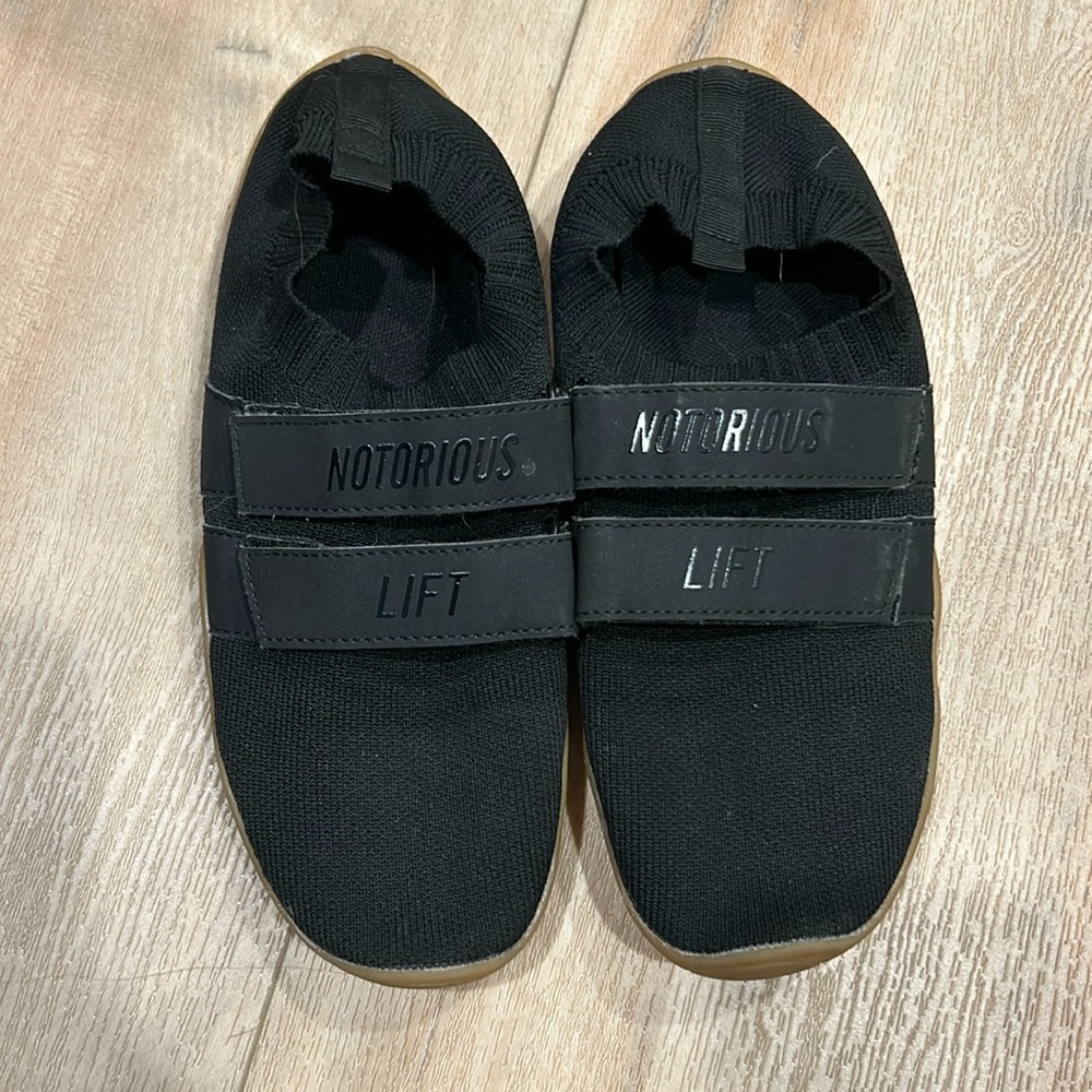 Notorious lift slippers size 41